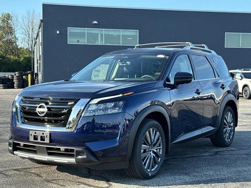2025 Nissan Pathfinder SL 4WD