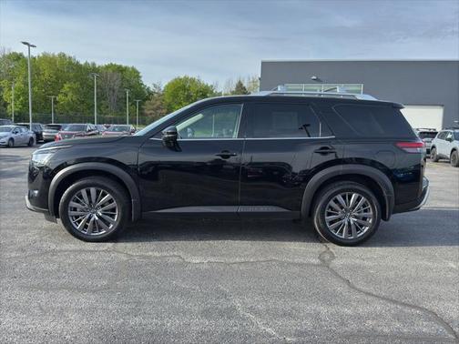 2022 Nissan Pathfinder SL 4WD