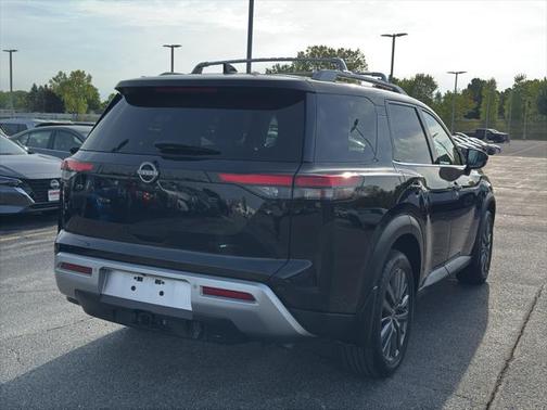 2022 Nissan Pathfinder SL 4WD