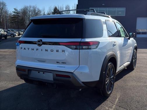 2026 Nissan Pathfinder SL