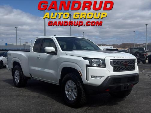 Glacier White 2024 Nissan Frontier SV