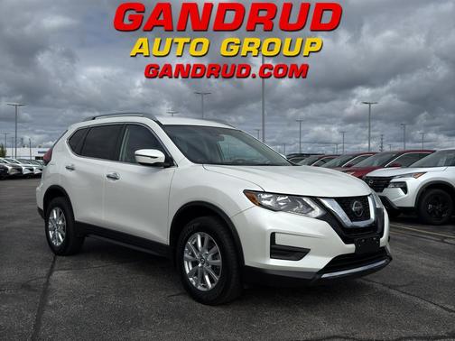 Pearl White Tricoat 2019 Nissan Rogue SV