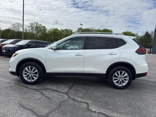 Pearl White Tricoat 2019 Nissan Rogue SV