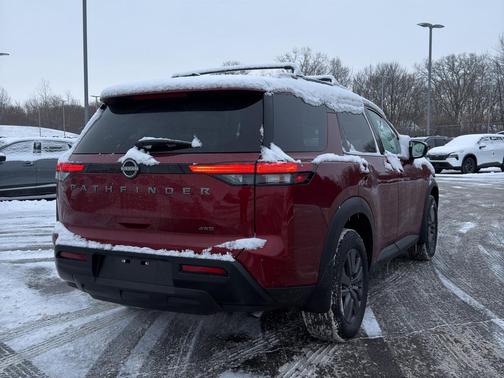 2026 Nissan Pathfinder SV