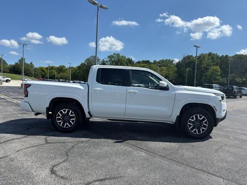2024 Nissan Frontier SL