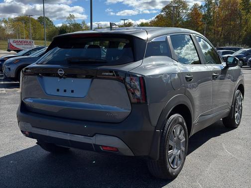 2025 Nissan Kicks S
