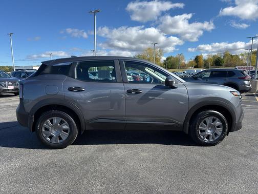 2025 Nissan Kicks S