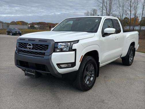2025 Nissan Frontier SV