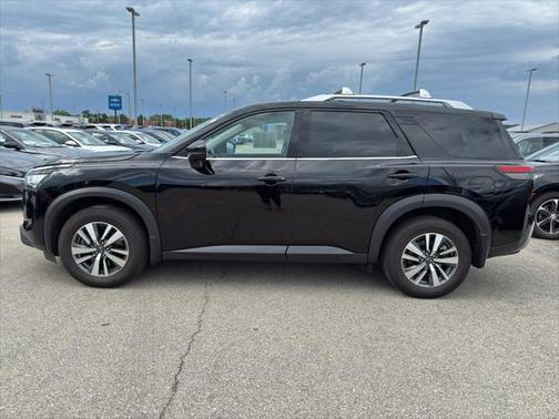 2023 Nissan Pathfinder SL 4WD