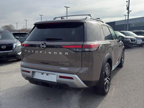 2024 Nissan Pathfinder Platinum 4WD