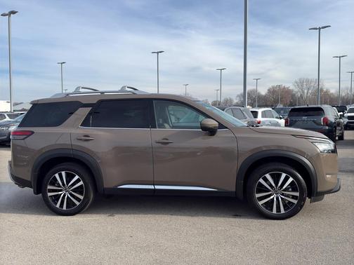 2024 Nissan Pathfinder Platinum 4WD