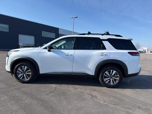 2026 Nissan Pathfinder SL