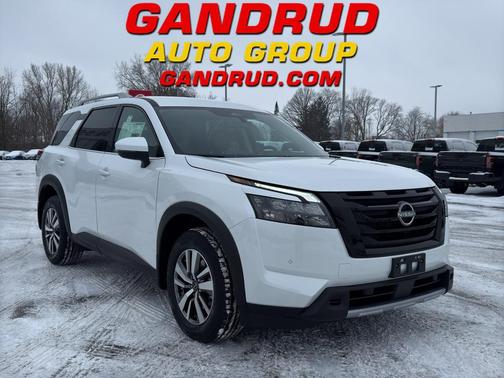 2025 Nissan Pathfinder SL 4WD