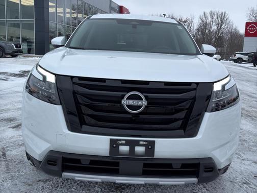 2025 Nissan Pathfinder SL 4WD