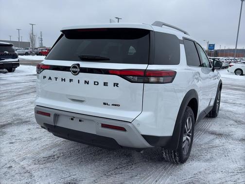 2025 Nissan Pathfinder SL 4WD