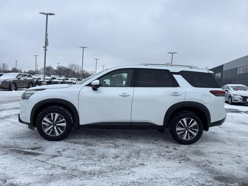 2025 Nissan Pathfinder SL 4WD
