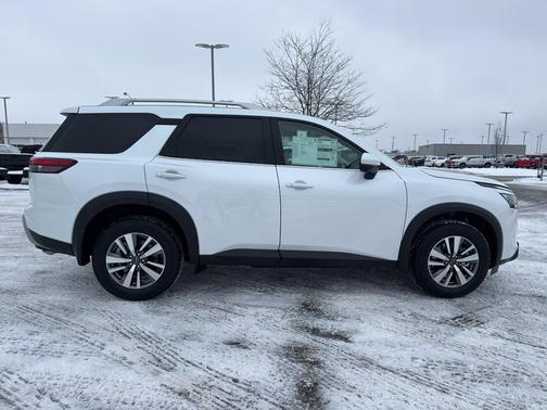 2025 Nissan Pathfinder SL 4WD