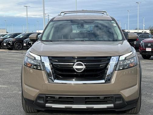 2025 Nissan Pathfinder Platinum 4WD