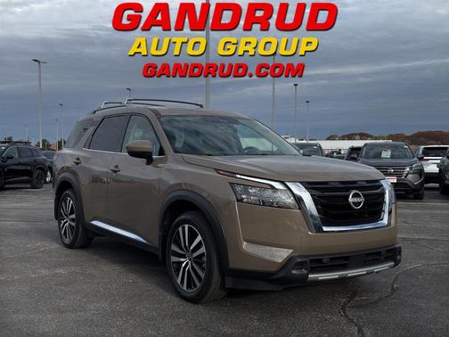2025 Nissan Pathfinder Platinum 4WD