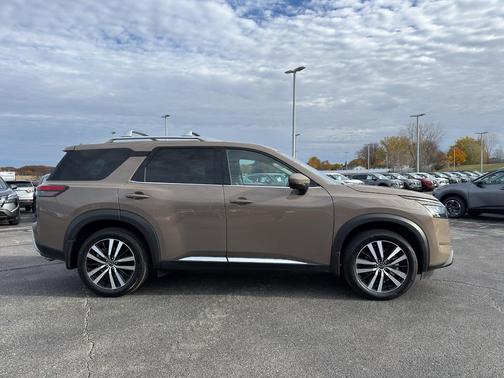 2025 Nissan Pathfinder Platinum 4WD