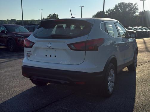 Glacier White 2019 Nissan Rogue Sport S