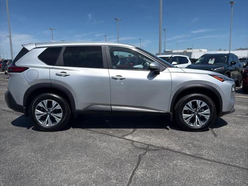 Brilliant Silver Metallic 2023 Nissan Rogue SV