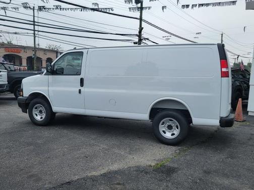 2025 GMC Savana 2500 Work Van