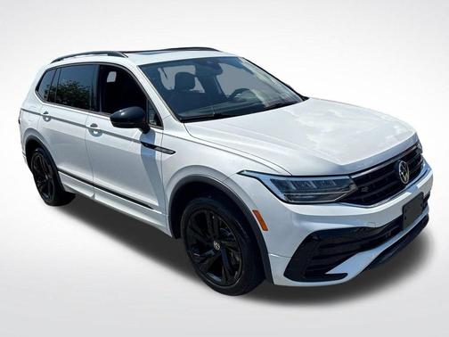 Opal White Pearl Effect 2024 Volkswagen Tiguan 2.0T SE R-Line Black