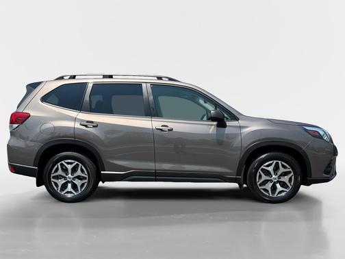 2024 Subaru Forester Premium, Heated Seats, Option 11