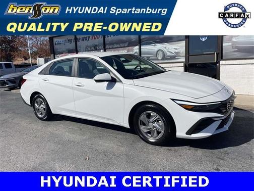 2024 Hyundai ELANTRA SE