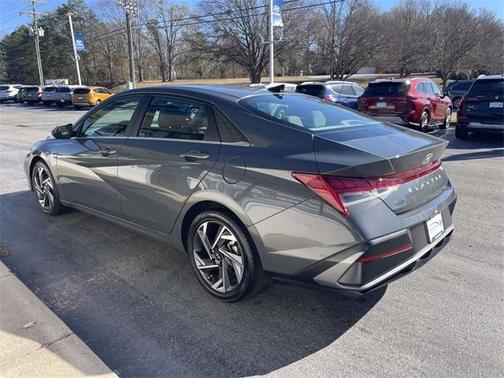 2024 Hyundai ELANTRA SEL