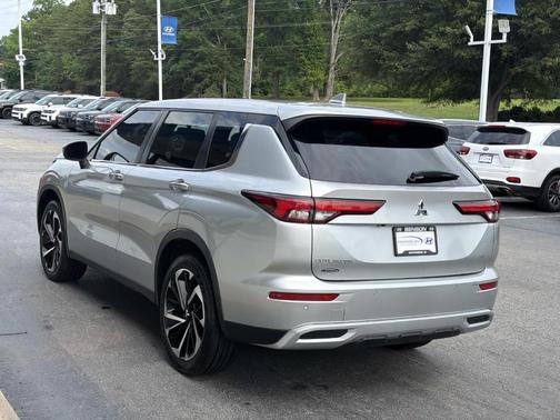 Alloy Silver Metallic 2022 Mitsubishi Outlander SE