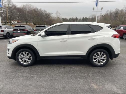 2021 Hyundai TUCSON SE