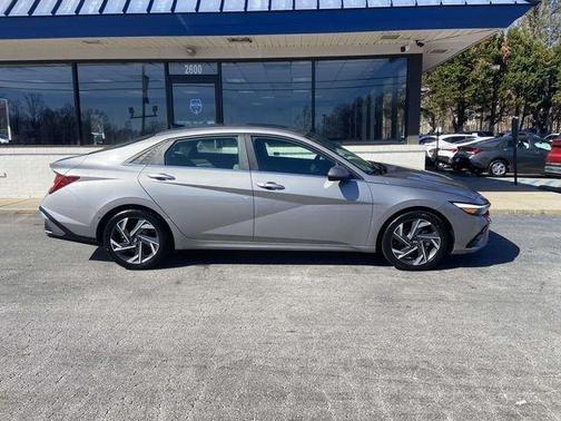 2024 Hyundai ELANTRA SEL