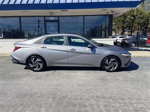 2024 Hyundai ELANTRA SEL