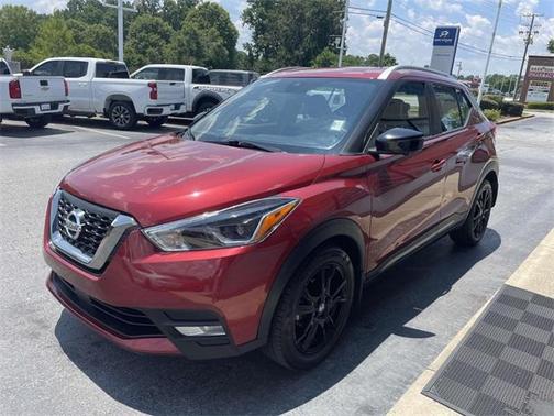 2020 Nissan Kicks SR