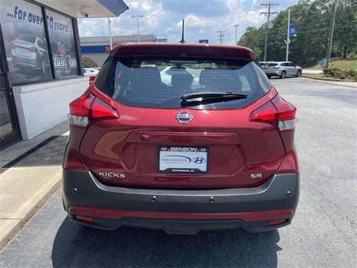 2020 Nissan Kicks SR