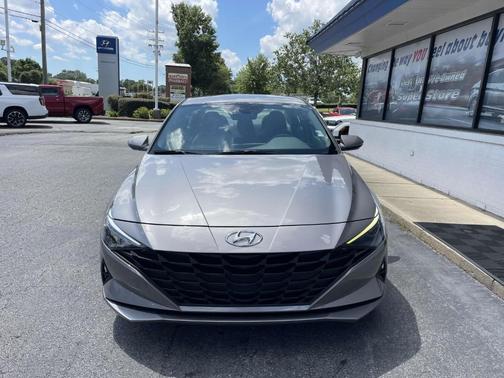 2023 Hyundai ELANTRA SE