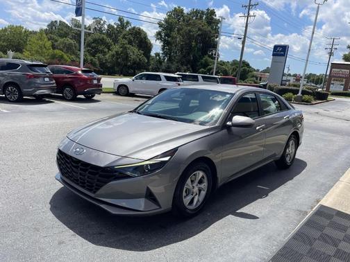 2023 Hyundai ELANTRA SE