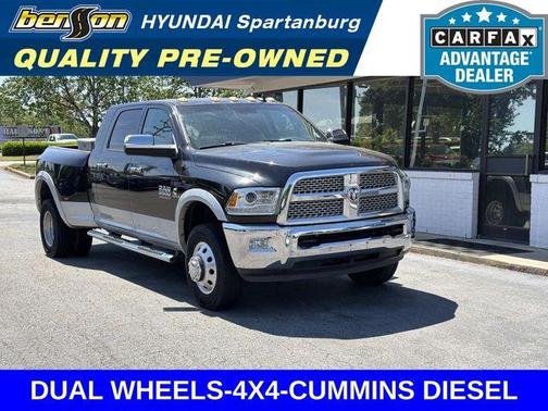 Brilliant Black Crystal Pearlcoat 2017 RAM 3500 Laramie
