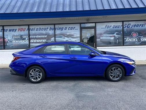 2024 Hyundai ELANTRA SEL