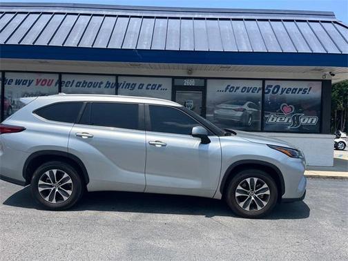 2023 Toyota Highlander XLE