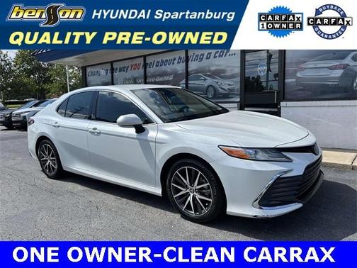 2022 Toyota Camry Hybrid XLE