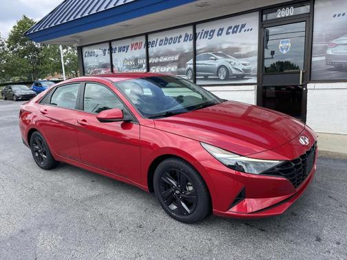 2023 Hyundai ELANTRA SEL
