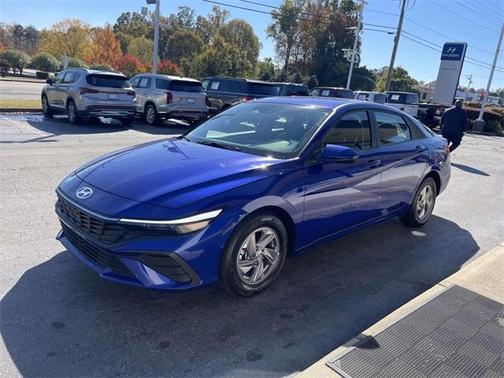 2024 Hyundai ELANTRA SE