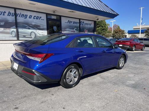 2024 Hyundai ELANTRA SE