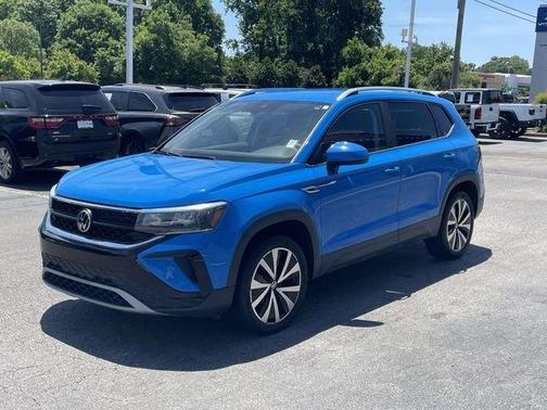 Cornflower Blue 2022 Volkswagen Taos 1.5T SE