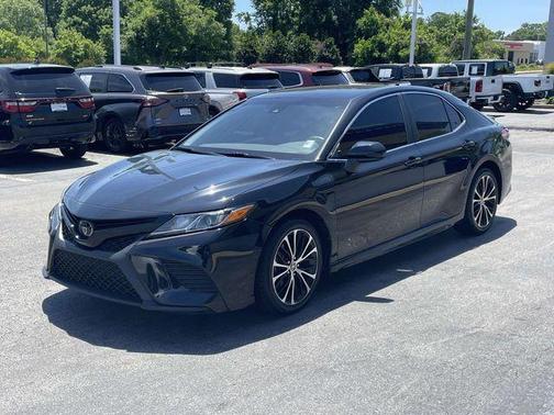 Midnight Black Metallic 2020 Toyota Camry SE