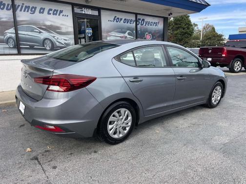 2019 Hyundai ELANTRA SE