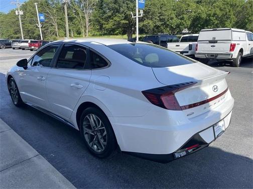 2022 Hyundai SONATA SEL